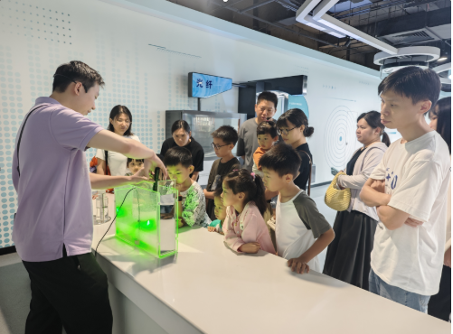 “激光舞台”演示